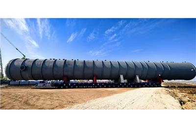 Naftas ķīmiskās reakcijas tornis